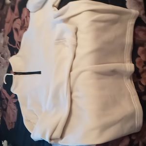 Light sweater wit zipper